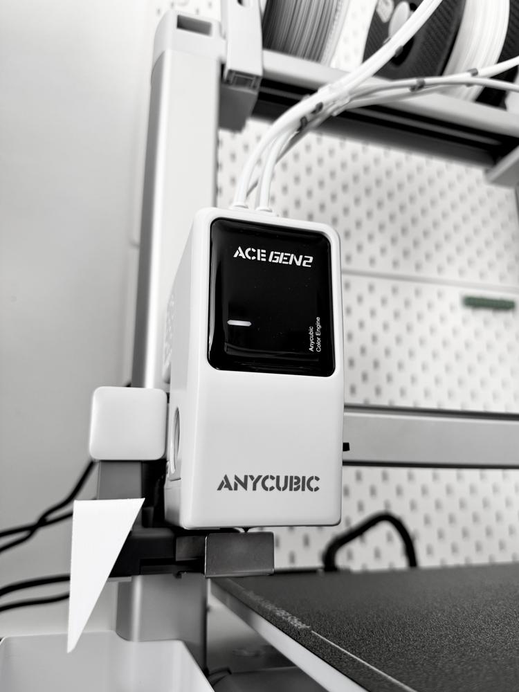 Testina Anycubic ACE Gen2 per la stampa 3D multicolore sopra il piatto di stampa
